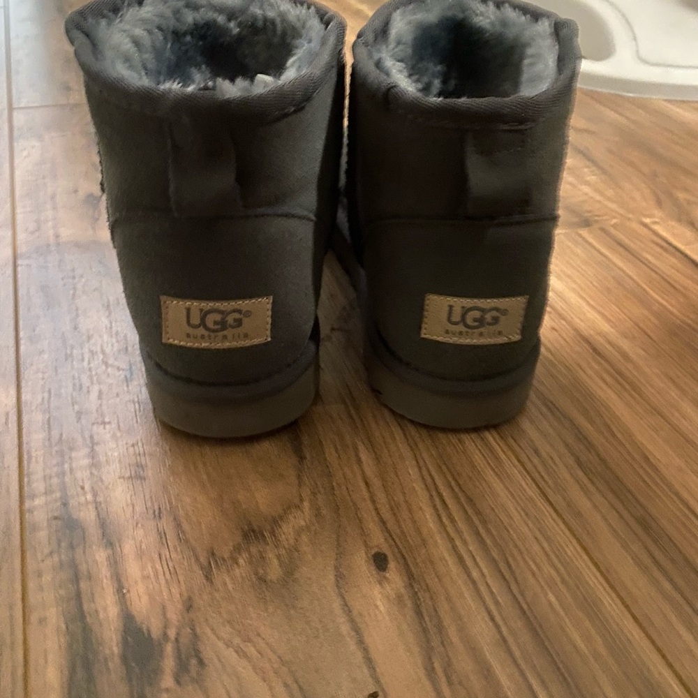Gray Ugg Boots ! - image 4